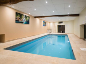 Отель Gite du Château avec piscine intérieure privative  Лурнан